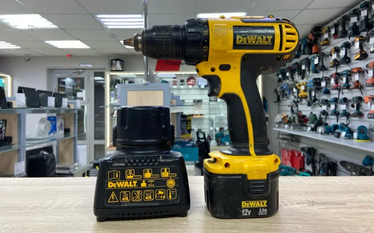 Дрель-шуруповерт dewalt DC743KA