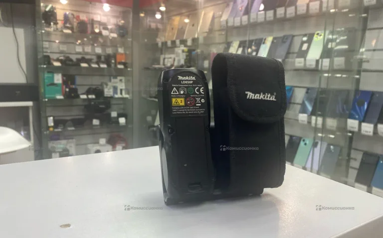 Лазерный дальномер makita LD050P