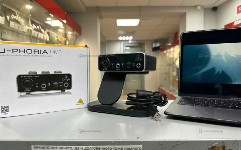 Аудиоинтерфейс Behringer UM2