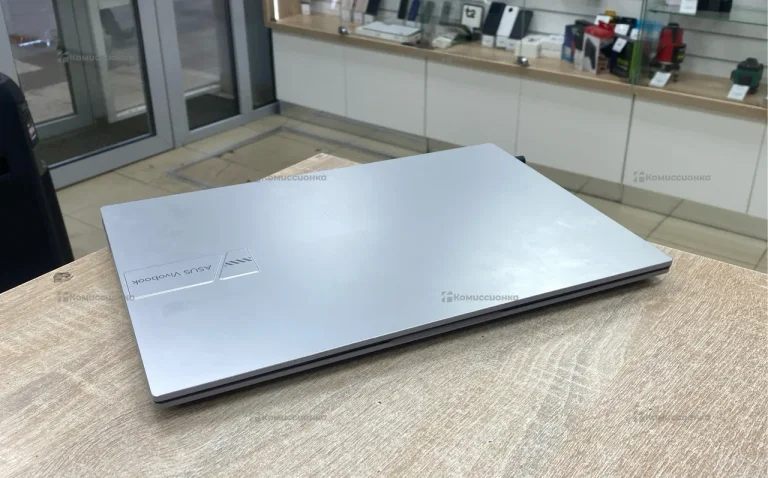 Ноутбук  Asus vivobook i3-12