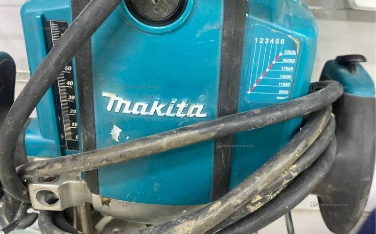 Фрезер makita RP2301FC