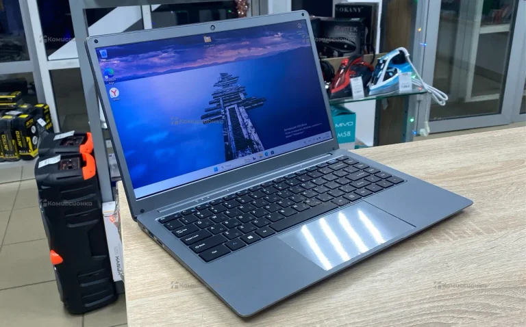 Ноутбук  Default string