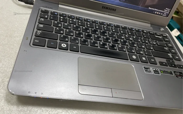 Ноутбук  Samsung 530U3C