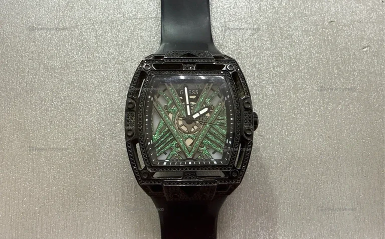 Часы  guess
