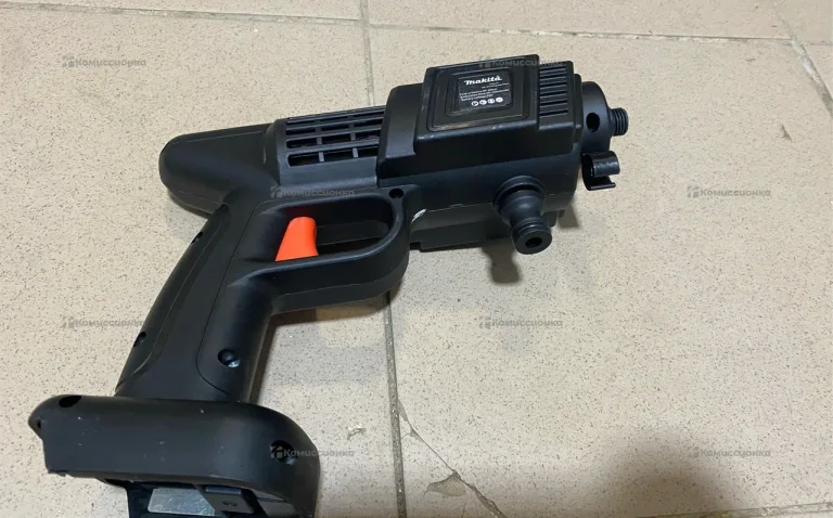 акамуляторная мойка Makita