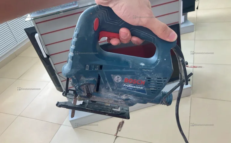 Электрический лобзик Bosch GST 700