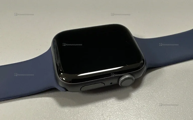 Часы Apple Watch 4 44mm Nike