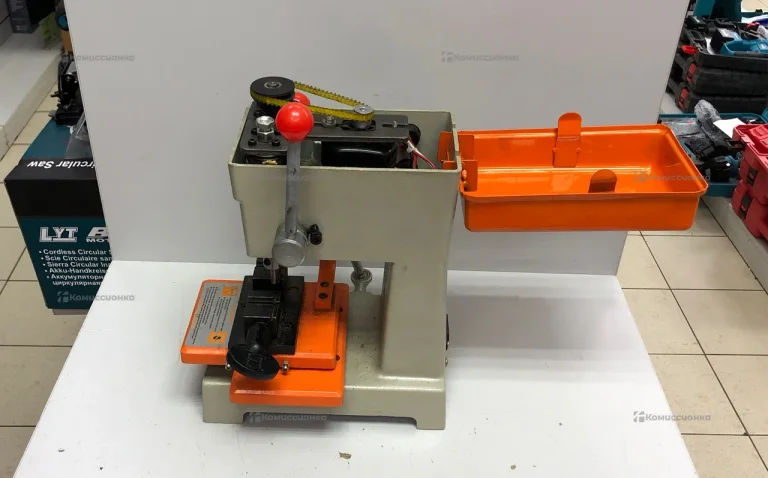 Станок для ключей Key World