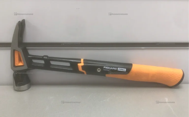Молоток Fiskars pro