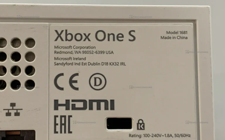 Приставка Xbox One S 1TB..