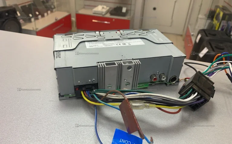Автомагнитола Kenwood KMM-105