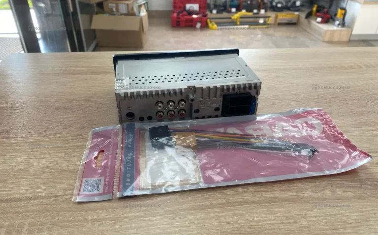 Автомагнитола  Aura AMH-78DSP