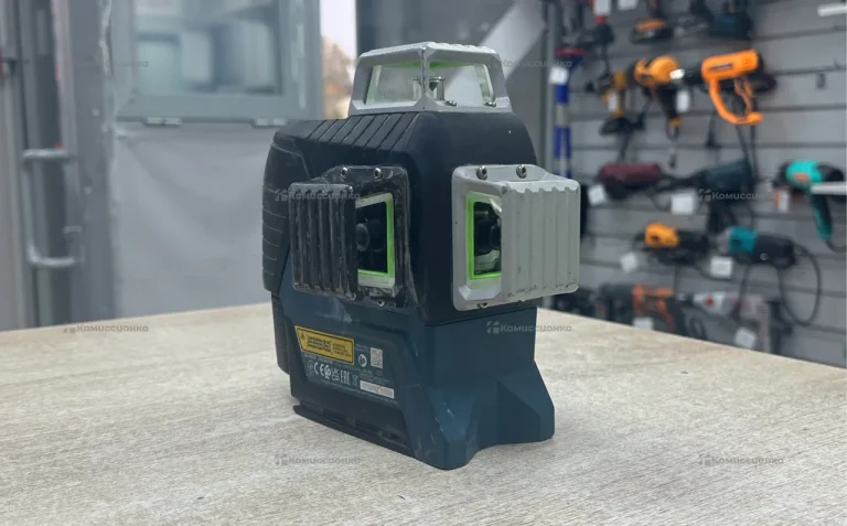 Лазерный уровень Bosch GLL 3-80CG