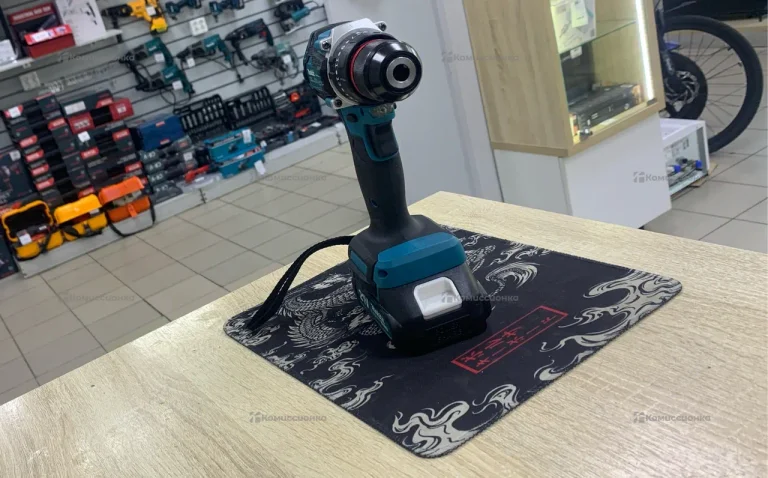 Шуруповерт Makita б/щ*