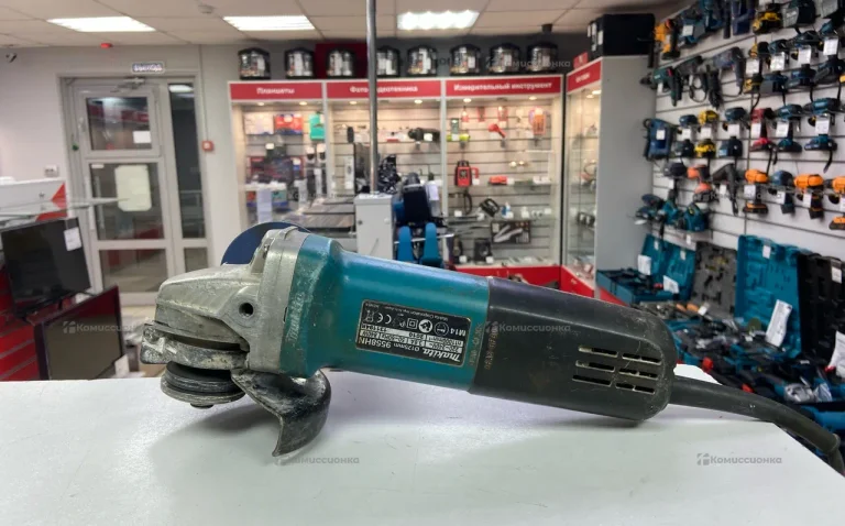 УШМ Makita 9558HN.