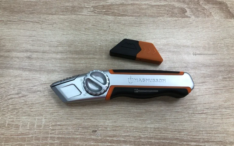 Нож строительный