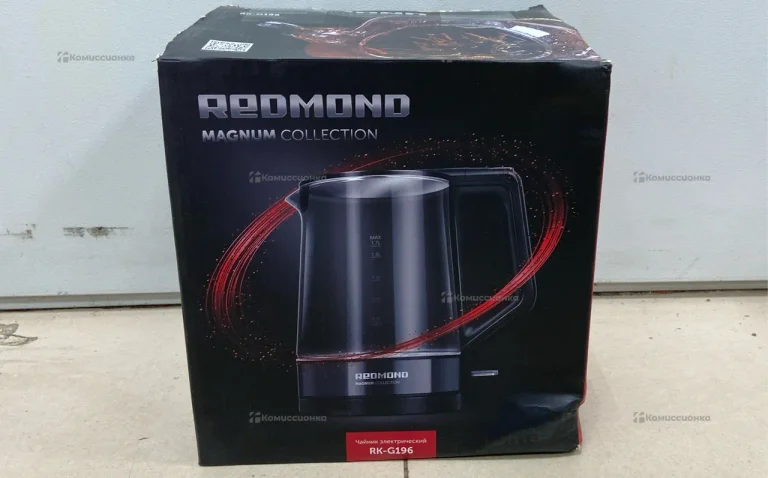 Чайник Redmond Magnum Collection
