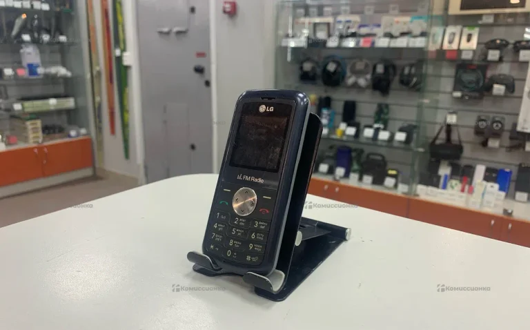 Телефон LG KP105