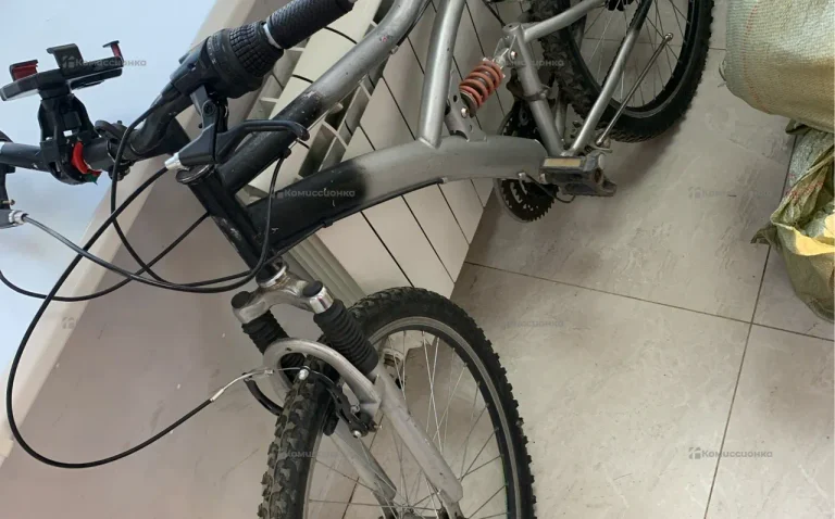 Велосипед серый