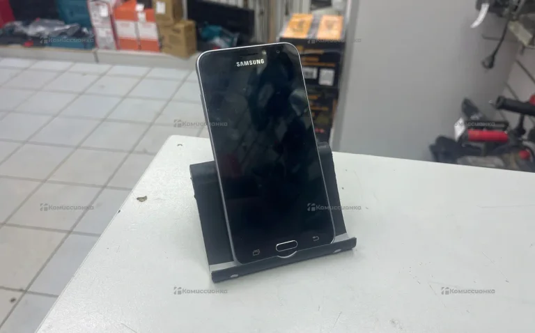 Samsung Galaxy J3 (2016) 2/16 ГБ