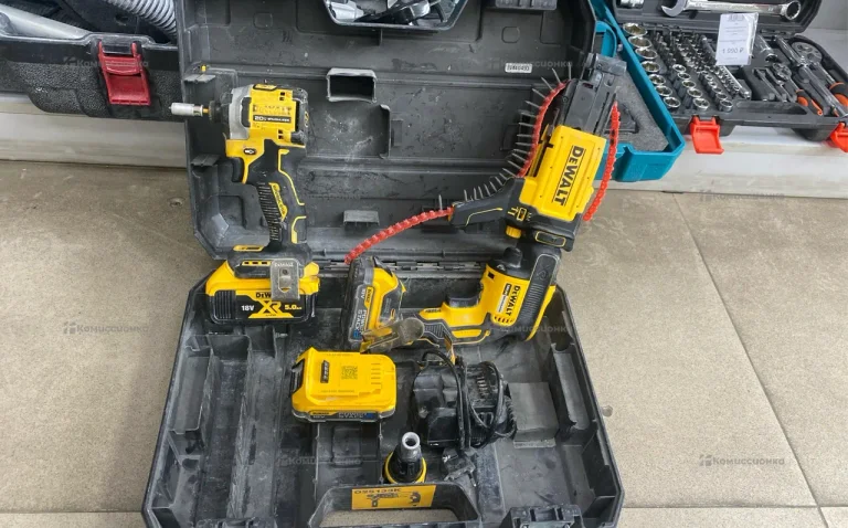 Набор DEWALT Ленточный шуруповерт DCF620+шурупове