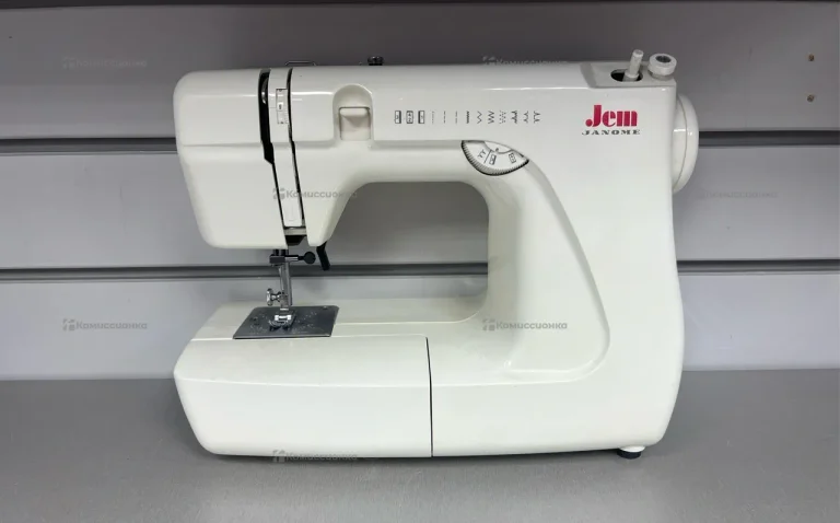 Швейная машина JANOME 700 SPM