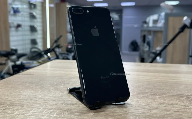 Apple iPhone 8 Plus 3/64 ГБ