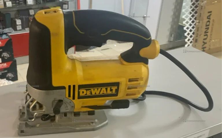 Электролобзик Dewalt DW349-KS