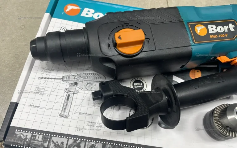 Перфоратор Bort BHD-700