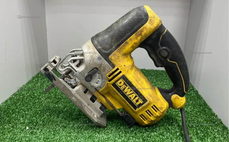 Лобзик DEWALT DW349