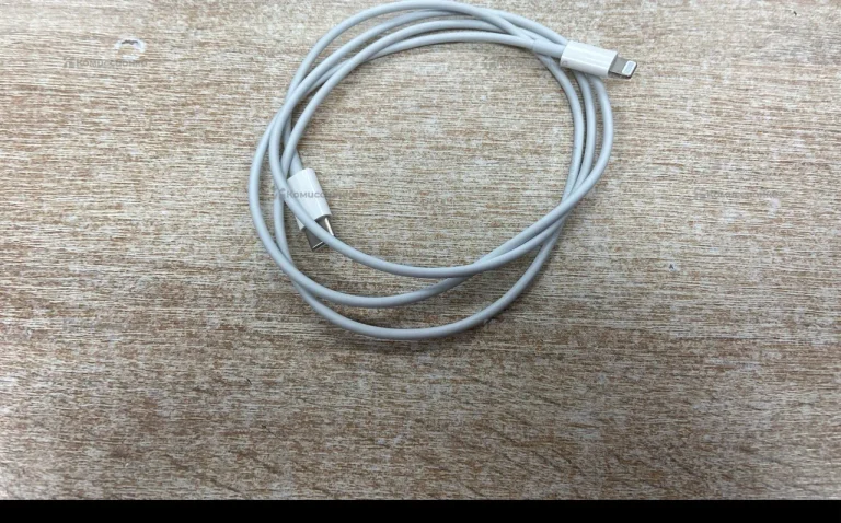 Провод Apple USB-C/Lightning